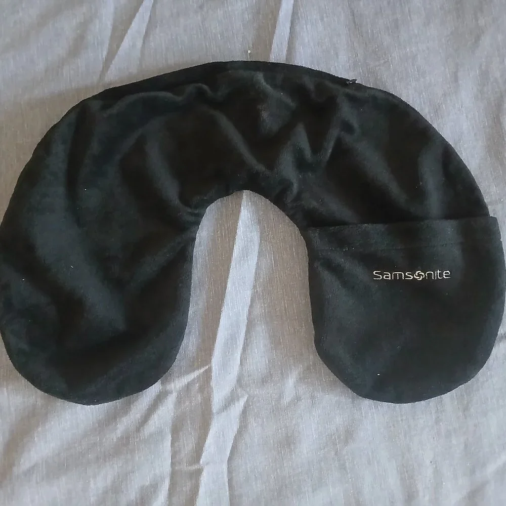 Samsonite Black Pillow Neck Zipper closure cover used
